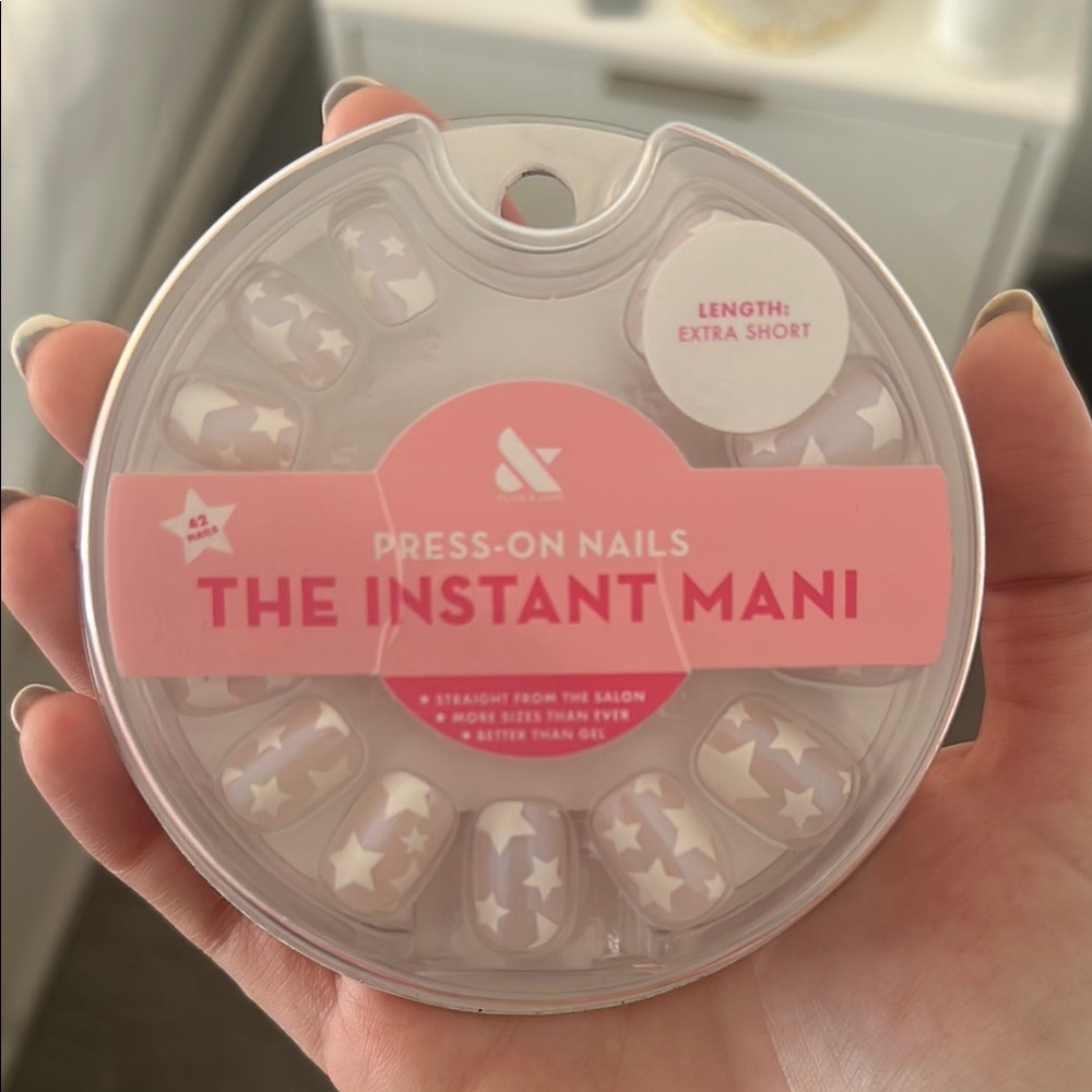 Olive & June Press-On Nails.
